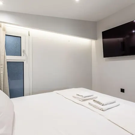 Phoenix, Garden View In B2 Apartment