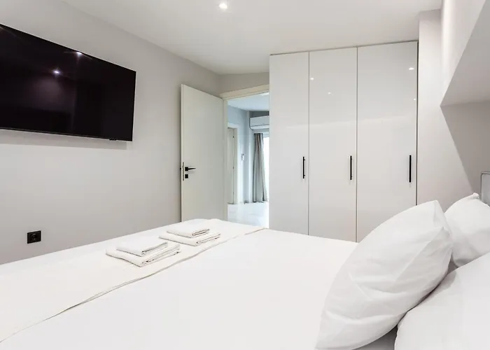 Phoenix, Garden View In B2 *