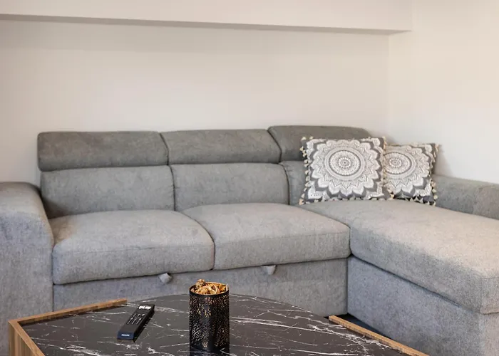 Phoenix, Garden View In B2 *