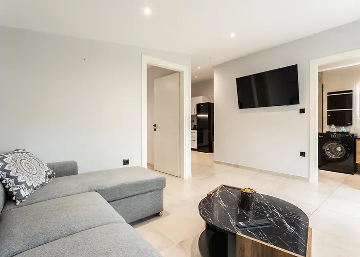 Phoenix, Garden View In B2 *