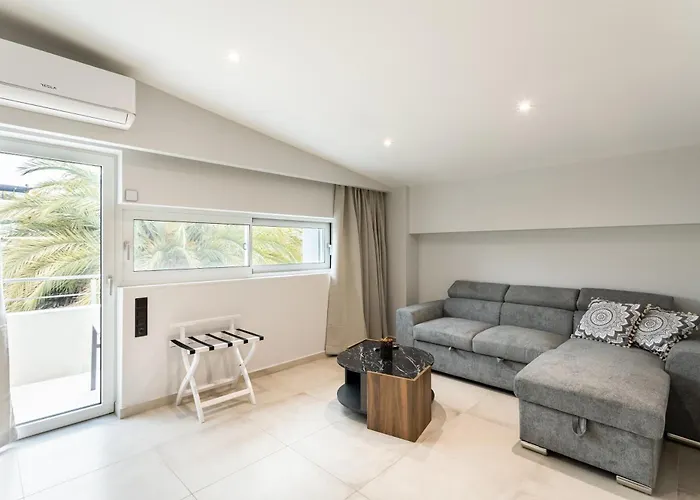 Phoenix, Garden View In B2