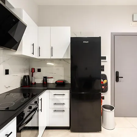 Phoenix, Garden View In B2 Daire Kalamata