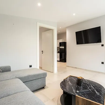 Phoenix, Garden View In B2 *