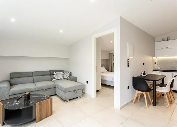 Phoenix, Garden View In B2 * Kalamata