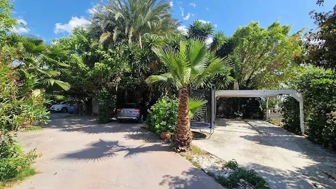 Phoenix, Garden View In B2 *